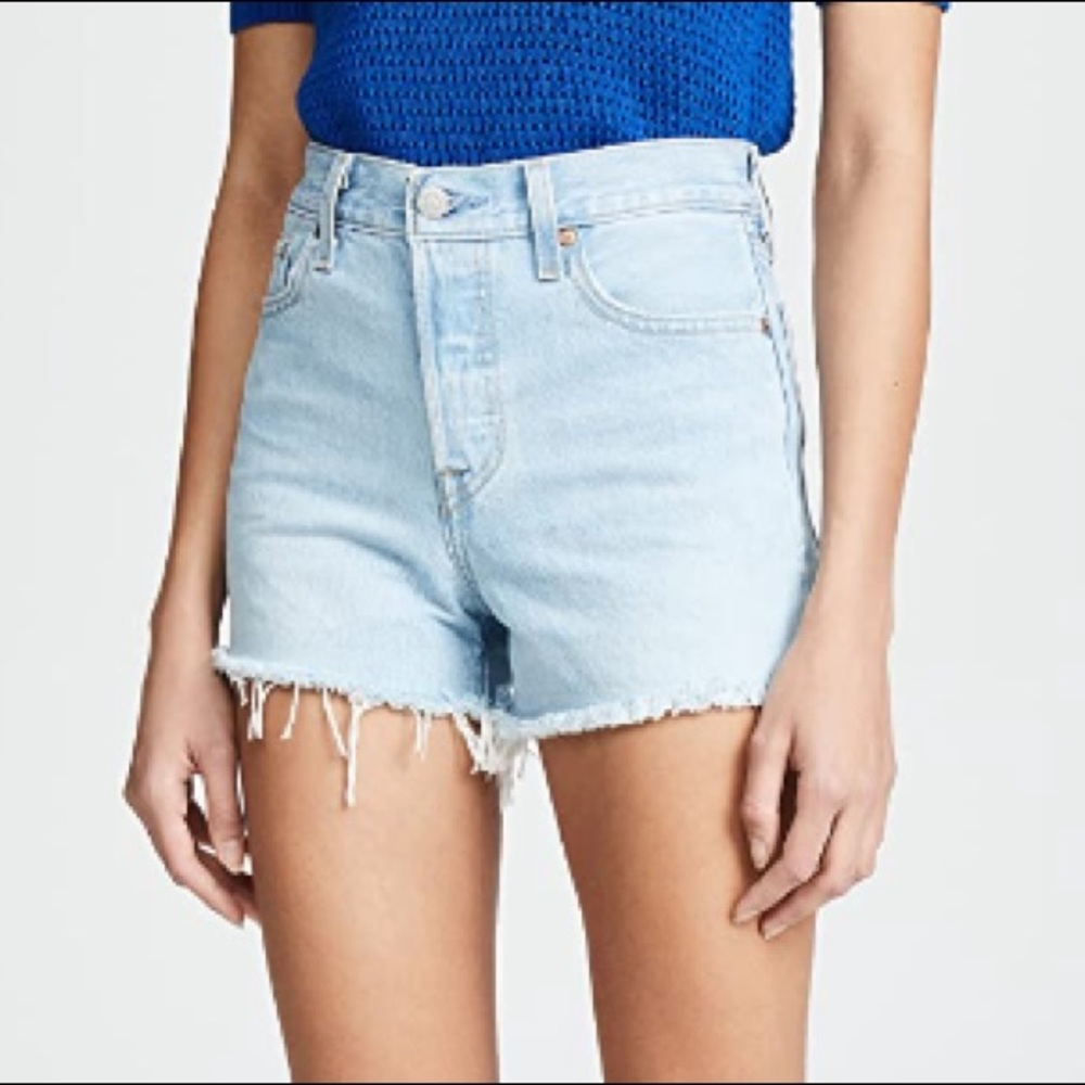 3/$60! 💥 Levi’s Wedgie Shorts Update Light Wash